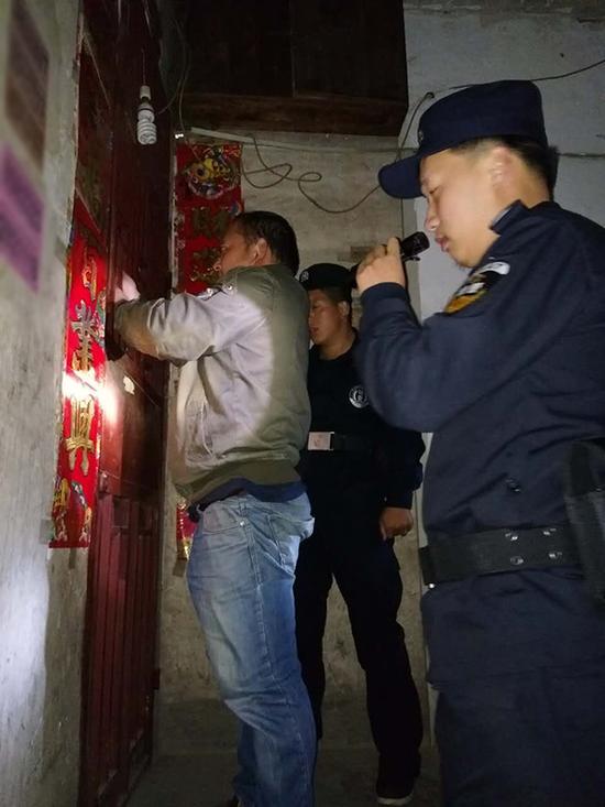 景德镇粗心妈妈误将幼女锁家中 